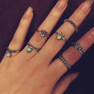  - 20kr/st + frakt  100kr för allt inkl frakt 