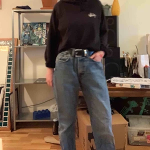  - Snygga oversized jeans köpta på loppis. Märket är mc Gordon och storlek 34x34, skulle dock säga att de är large. 100kr + frakt 