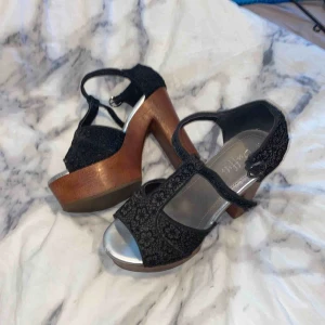  - Oanvända klackskor 