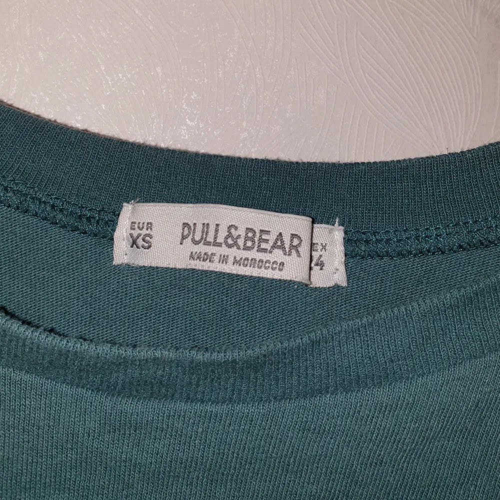 Grön cropped t-shirt från pull&bear. Kan mötas sthlm!. T-shirts.