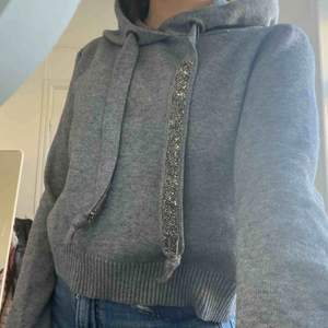 Snygg slutsåld stickad hoodie från zara 