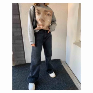  - Zara sweatshirt med tryck, knappt använd! Jättefint skick, möts upp i Stockholm annars står köpare för frakt😄