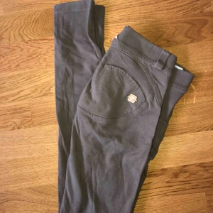  - Tights från Freddy wrup  Köparen står för frakten