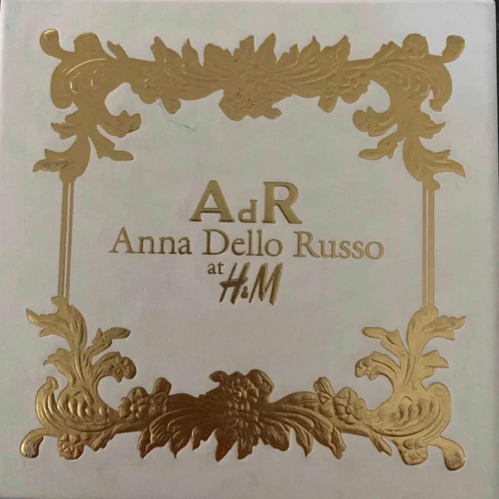 Örhänge Anna dello Russo by H&M , jättefina kom hämta hos mig i Majorna (41464) eller jag kan skicka via postnord . Accessoarer.