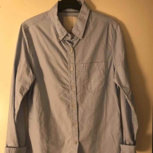  - Aldrig använd Vanligt ljusblå skjorta.💙