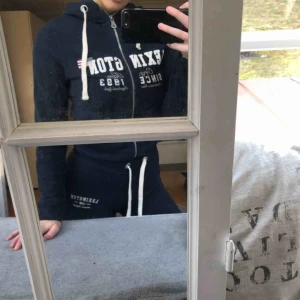  - Ett marinblått lexington set, super snyggt i stl S/xs💕 båda för 700kr!