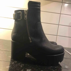  - Johnny Bulls boots med klack (8cm) Använda en gång. Mycket fint skick 😍