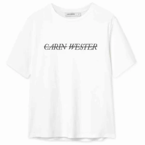  - Carin Wester tshirt i stl S, supersnygg och stilren! 
