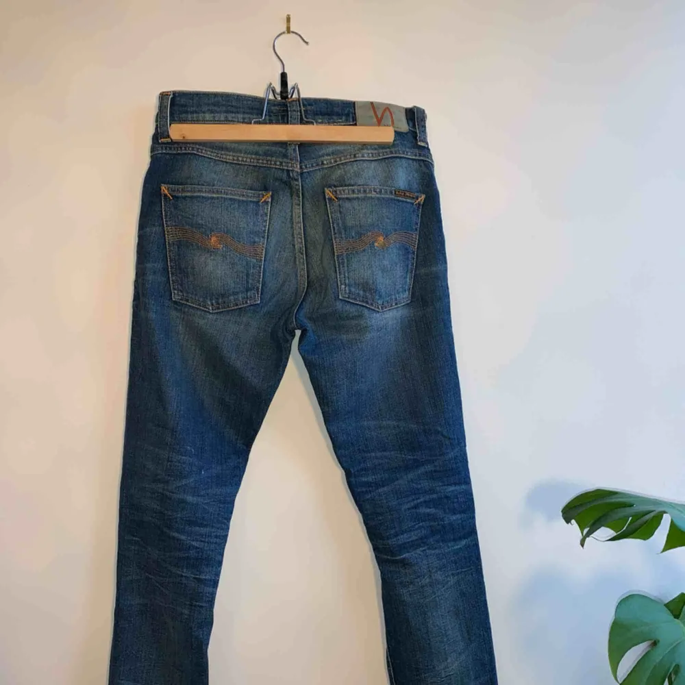 Aldrig använda kvalitet jeans från Nudie i storlek W28 L30. Inköpta för 1400kr i höstas, men kom aldrig till användning, tyvärr. Jeansen är unisex och passar både kvinnor och män. . Jeans & Byxor.