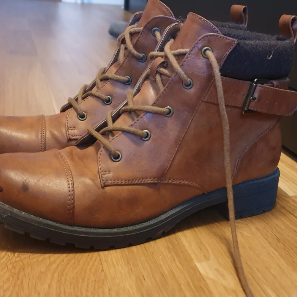 Good condition winter boots, very cute, warm and stylish. Meet in Malmo/Lund or shipping is on you. . Skor.