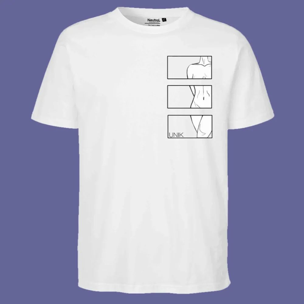 HELT NY T-shirt ur vår kollektion FORM. En enkel vit t-shirt med helt unikt tryck, som du kan stylea hur som helst! . T-shirts.