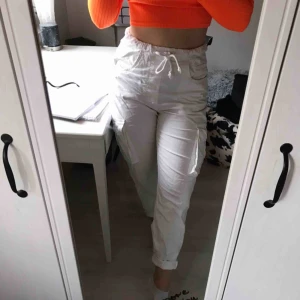  - Vita Cargo byxor  Frakt ingår ej ❤️