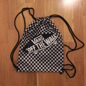  - Vans checked gympapåse. Nästintill oanvänd. Bra skick! 