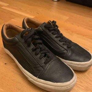  - Snygga vans i strl 38.