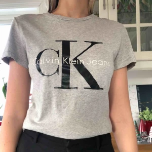  - T-shirt från Calvin Klein. Köparen står för frakt🥰