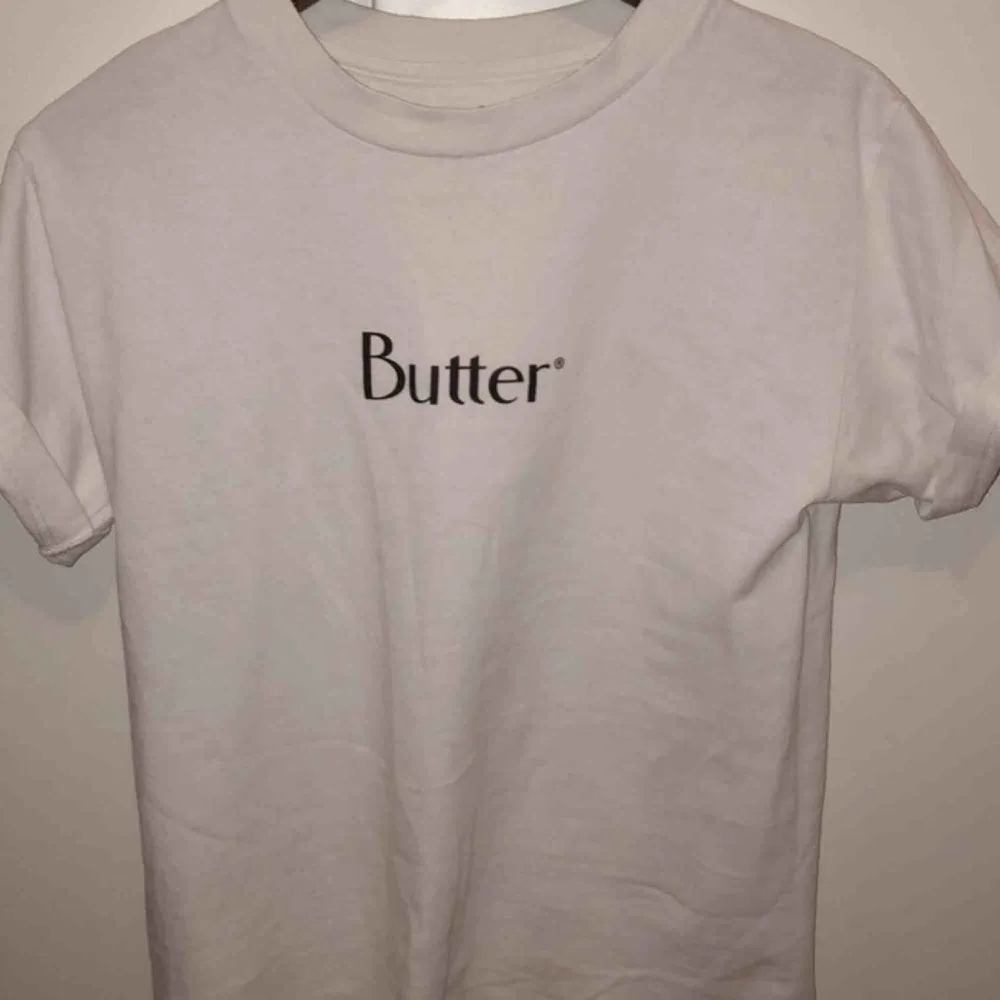 Fin T-shirt från Butter köpt från caliroots. T-shirts.