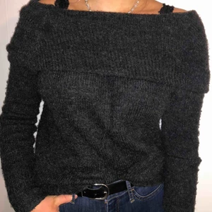  - Fin stickad tröja från BikBok, säljer då den inte kommer till användning🌸