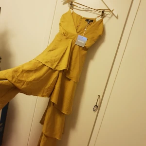  - Helt NY jumpsuit från missguided. Nypris 700 kr