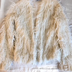 Jacka - Pälsjacka använd en gång. Storlek XS men passar en S 