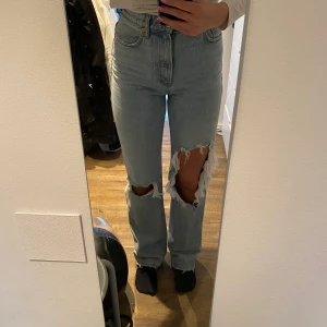 Blåa jeans från mango - Blåa jeans från mango, storlek 36🦋 budet ligger just nu på 300+frakt 