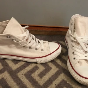 Converse - Knappt använda! 21cm i innermått.