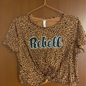 Rebell topp - Sparsamt använd 