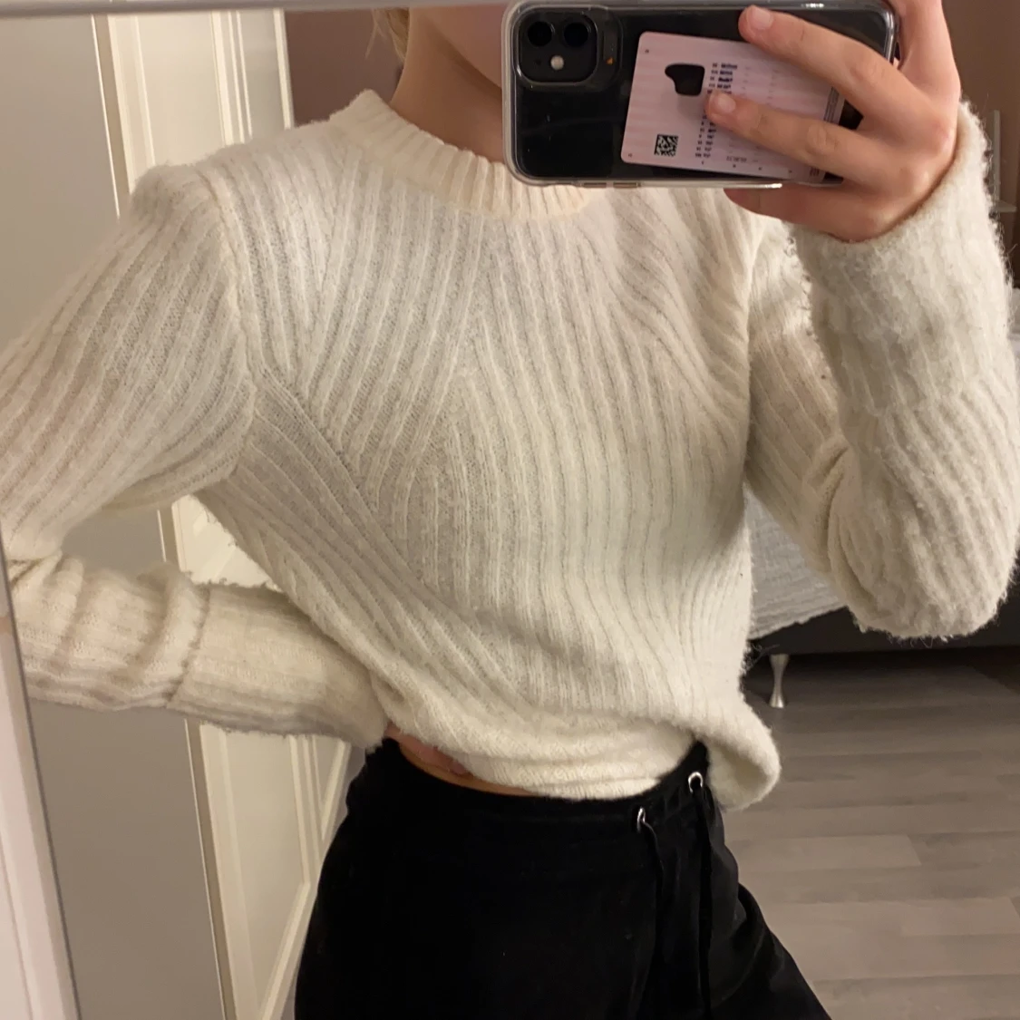Vit stickad tröja