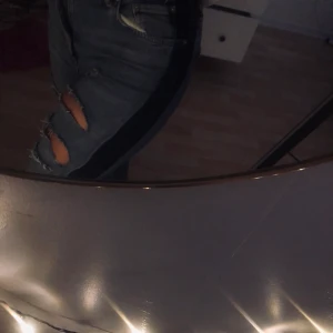 Jeans strl 38 - Jeans från Gina tricot (Leah) använda en gång. Köpta för 600, säljer för 250