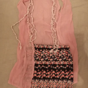 Flowral-print mini skirt  - 🌺🌺🌺