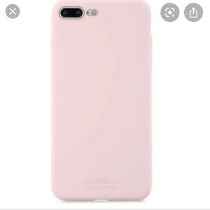 Säljer ett silikonskal från holdit i blush pink, passar iPhone 8. Några små sprickor, se bilder. Inget som stör funktionen men säljer pga synd att bara låt det ligga! Nypris 150kr