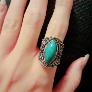 Vintage Ring  - Justerbar vintagering med turkos spräcklig sten. I gott skick❣Frakt: 22:-