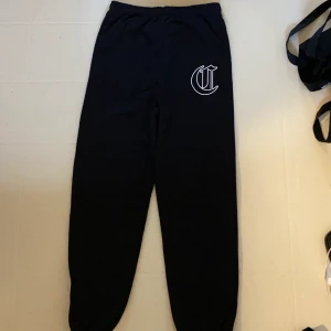 Capscartel mjukisbyxor - Assnygga mjukisbyxor från Capscartel.com, ett märke från en amerikansk etablerad dansare. (orginalpris 50$)