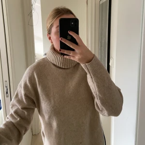 Stickad tröja  - En så fin stickad tröja ifrån hm. Storlek xs