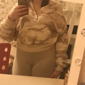 H&M - Helt ny aldrig används väldigt bekväm och passar till många plagg