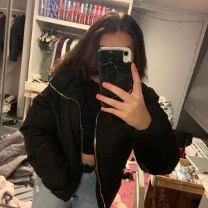 Jacka svart - En jätte fin kort vinterjacka i st s!💞 kan bli budgivning om det är många intresserade 