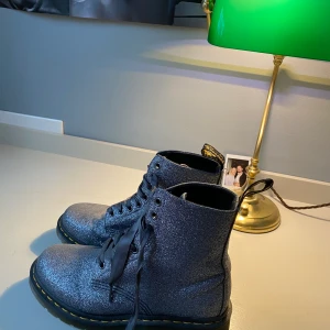 Dr martens  - Helt oanvända nästan, nypris ca 1900 kr🦋