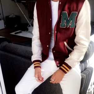 Varsity jacka - Budgivning fram till fredag utgångspris 0kr