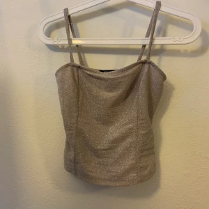Party topp - Rosa glittrig linne strl S aldrig använd. 80kr + frakt 