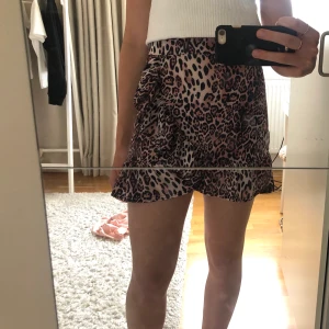 Leopardkjol - Jättefin leopardkjol i storlek 34! väldigt bra skick.   🥰🤪🤩