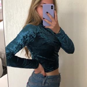 Gina tricot topp - Huur drömmig färg i krossad sammet. En turtleneck från gina. Storlek s och bara använd några gånger
