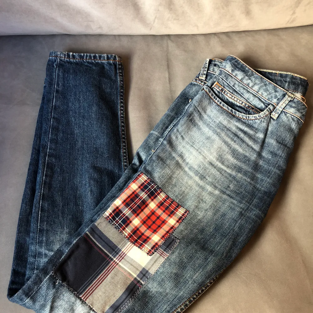 ZARA patchwork jeans. Size 34 Waist 40cm Hips 46cm  Please check out my other items! :). Jeans & Byxor.