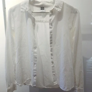 Vit skjorta  - Vit skjorta från Veromoda, storlek S. 