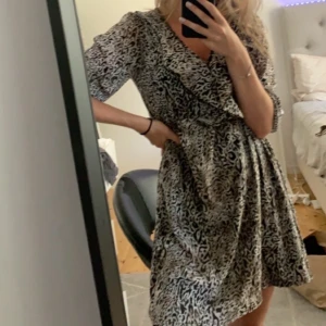 Sommarklänning - Jättefin och skön sommarklänning med fins mönster💖