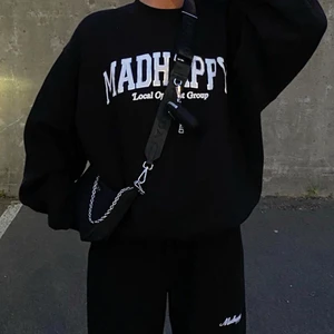 madhappy - Sweatshirt från madhappy, ”madhappy local optimist sweatshirt”. Köpt för 300 kr i USA, kontakta mig för mer frågor. Jag är en XS/S egentligen men gillar modellen när den är lite ”större” ☺️