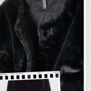 Nya pälsjacka storlek S - Den är helt nytt så buda😍