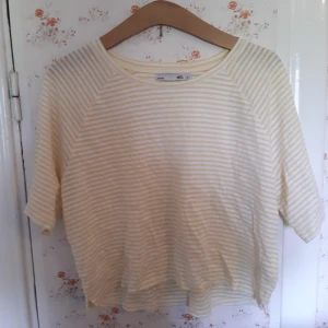 Randig tröja strl S - Frakt ingår i priset. 