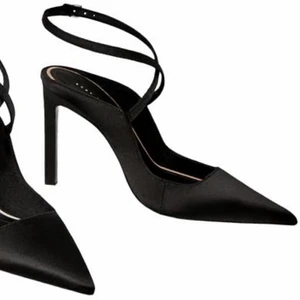 ZARA Black satin high heels  - Fina klackskor från ZARA. Använda 1 gång inomhus, väldigt fint skick. Kan mötas i Jönköping. 