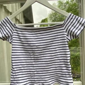 Hm topp storlek S - Hm kortare magtopp, som ny.