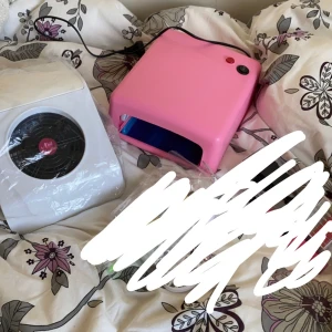 Nagelprodukter - Vill bli av med dessa. Allt är endast testat, nu ligger de och tar massa plats bara. Det jag säljer är utsuget och lampan. Priser: utsug/lampa 150kr st (frakt 95kr spårbart). 