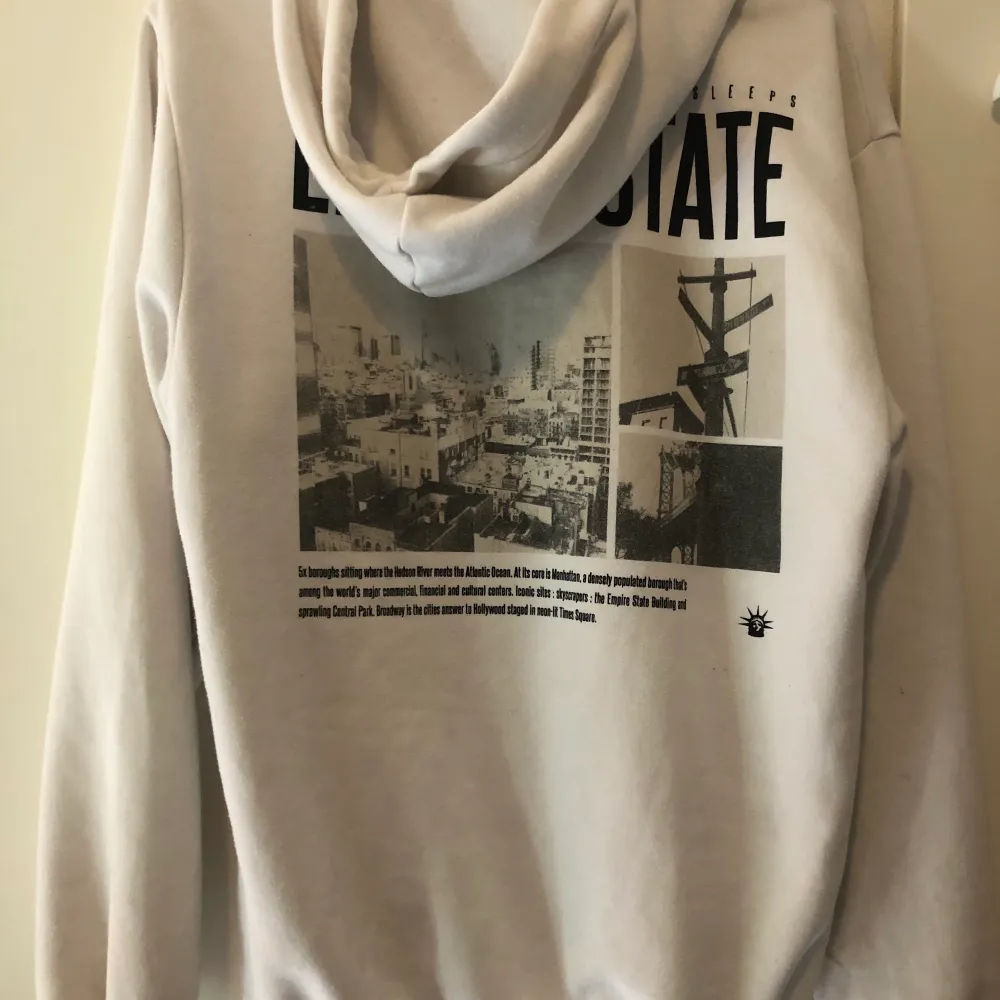 hoodie från hm som ja fortfarande gillar väldigt mycket men tror nån annan skulle få mer användning av. Är en XS men sitter som en S. Hoodies.